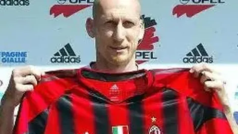 奥布拉克马竞生涯出场数突破480场，与队史第三位齐名！